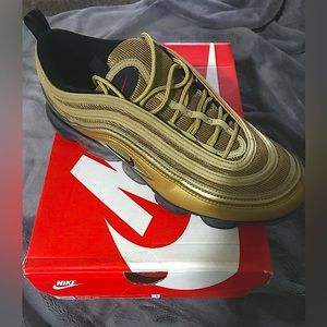 Mens Nike Air VaporMax 97
Metallic Gold